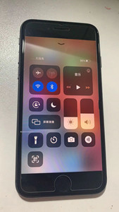 苹果8 64g 美版正品8成新手机没有任何问题 爱思助手全绿