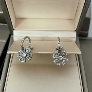 四叶草耳钉宝格丽