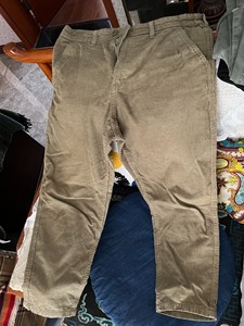 裤子，175以上能穿，灰黄色的是HM的，绿色的是PULL的，