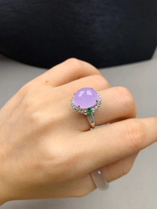 大钻豪镶紫罗兰翡翠戒指 超饱满的冰粉紫高端女戒,种好冰润细腻