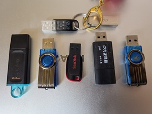 000人付款淘宝车载vcd可以插优盘sd卡这是一对的价格包邮