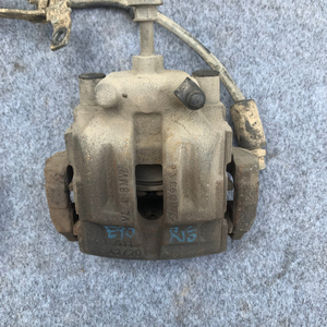 宝马e90刹车卡钳刹车分泵,宝马3系320 318 325刹