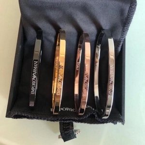 阿玛尼手镯女正品