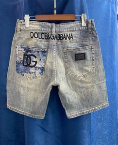 DG夏季男士牛仔裤短裤，洗水颜色比较浅修身常规版型，弹性很好