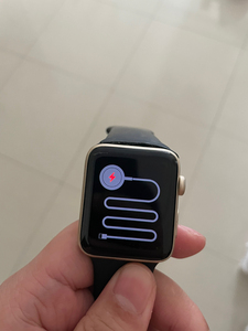 苹果手表二代s2,42mm,成色如图,功能一切正常,屏幕触摸