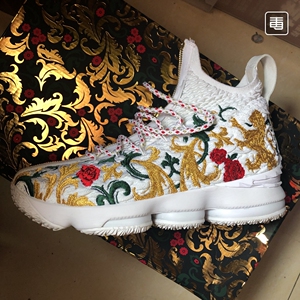 詹姆斯15xkith联名款 白花卉 40.5码