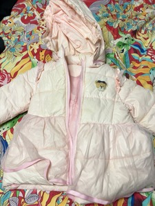 pom bear粉色棉衣110码，有纱，纱破了2个洞