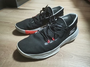 安德玛库里3c zero 实战低帮篮球鞋 45码(平常耐克阿