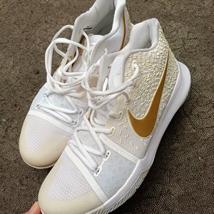 00tb288060593028淘宝nike欧文3总决赛白金 【全新44码】852396-900