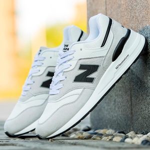 新百伦盛世997系列 白灰色  42码一双  样品鞋 有轻微