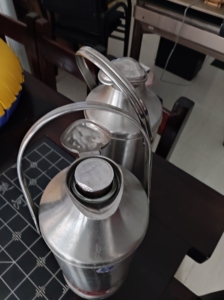 暖瓶暖水瓶不锈钢材质的暖水瓶九成新的就余两个放在家里占地方便