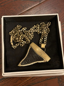 纪梵希 黑色鲨鱼齿项链