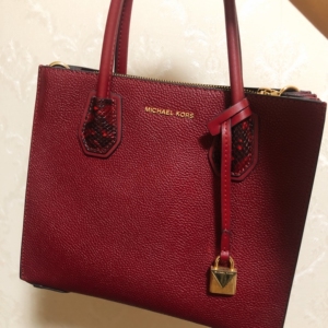 mk风琴包 非常惊艳的酒红色 侧面是蛇皮纹 绝美