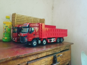 1:24比例,乘龙h7前四后八自卸车模型,售出不退不换