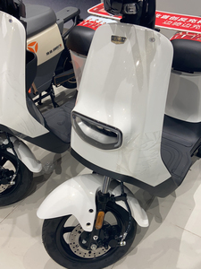 全新雅迪冠能2.0 de3, 配48v24a石墨烯锂电,实体