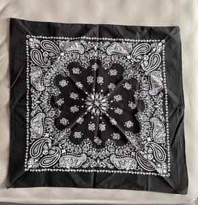 rothco 黑白腰果花方巾