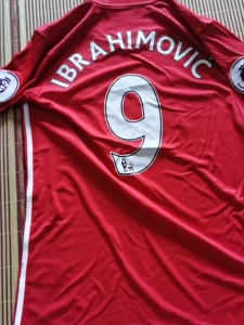 阿迪达斯曼联主场球衣,9号伊布,全新带吊牌,m码