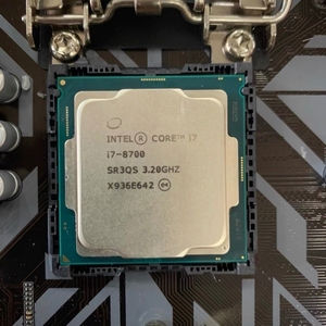 i78700 cpu 处理器,主频:3.2ghz,睿频4.