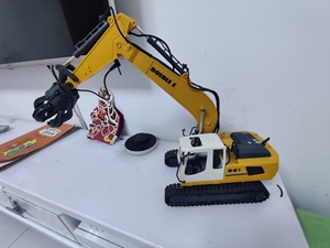 遥控玩具挖掘机修理图片
