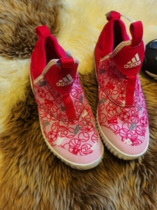 阿迪小海马鞋正品