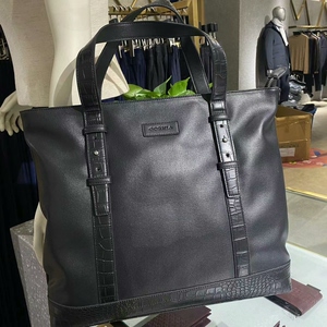 威可多专柜正品,格罗尼雅手提包有点瑕疵介意别拍,看好下单偏远