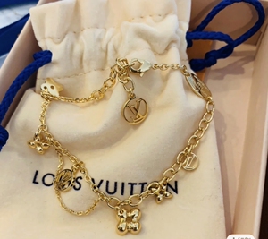 000人付款淘宝lv五花手链清脆却三观1999.