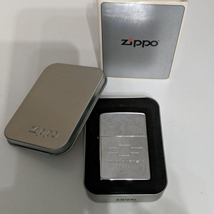 zippo打火机全新未使用,雪佛兰车标2000年纪念底双底刻