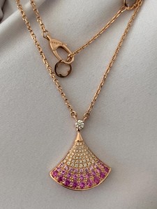 情人节礼物宝格丽bvlgari小裙子项链渐变粉色宝石18k满_阿里巴巴找货