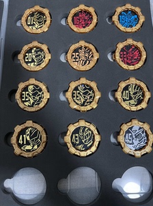 超级战队,机界战队全开者徽章,带收纳盒,一整套,12枚徽章.