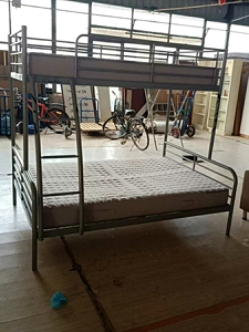 宜家斯沃塔铁床