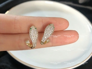 宝格丽蛇头满钻耳钉18k真金真钻,超级洋气 款式独特 上身超