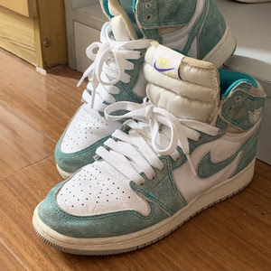 aj1蒂芙尼绿 黄金码36码 毒上购入保证正品 没穿过很久