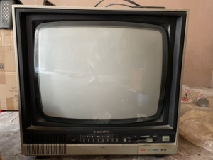蚂蚁搬家整理出了,18寸上海牌老彩电,可以当当八十年代的道具