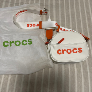 【出】美国crocs卡骆驰2021女包帆布斜挎单肩宽肩带小圆