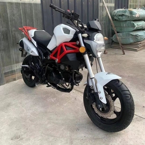 街跑摩托车本田