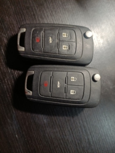 别克君威原厂遥控钥匙已经开齿,原来弄丢一个到4s店配了新的