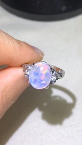 55克拉天然欧泊石戒指 配镶5分天然钻石