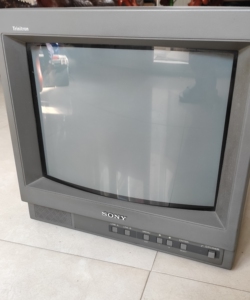 索尼专业彩色监视器,型号pvm-14l1,采用sony专利三