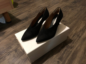 & other stories hm 黑色翻皮绒尖头高跟鞋