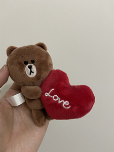 布朗熊爱心公仔