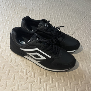 全新英国大品牌umbro茵宝男鞋阿甘鞋41码一双