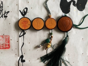 押花压花砑花葫芦牌子,可做车挂钥匙挂,也适合盘玩.喜欢哪个私