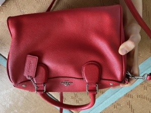 coach波士顿红色女包 保真 去马来西亚旅游时候免税店买的