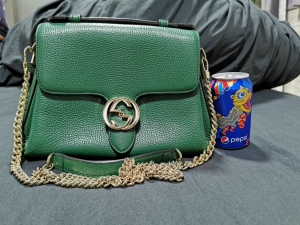 古琦古奇gucci绿色真皮荔枝纹斜挎邮差包女包