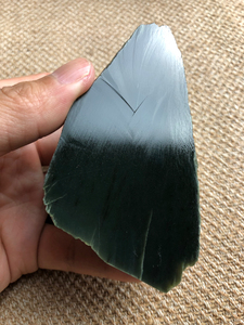 新疆和田玉青玉塔青一细料,玉石雕刻原石,无瑕疵秒杀价仅此一个