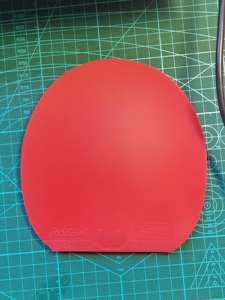 蝴蝶罗泽纳玫瑰套胶,实体店购买保真,背面以除胶有小坑如三图.