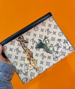 lv白色动物园系列手包洗漱包26号,95新