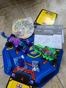 trendtoys潮玩店淘宝奥迪双钻爆裂飞车玩具变形一代机甲兽神空翻