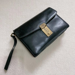 dunhill登喜路手拿包,有密码锁,皮质有磨损,五金有掉色