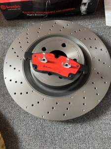 00佰瑞利联007淘宝brembo布雷博打孔前刹车盘09.9825.